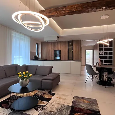 Old Jerusalem Apartment *